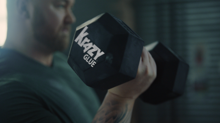 Krazy Glue – Man vs Glue